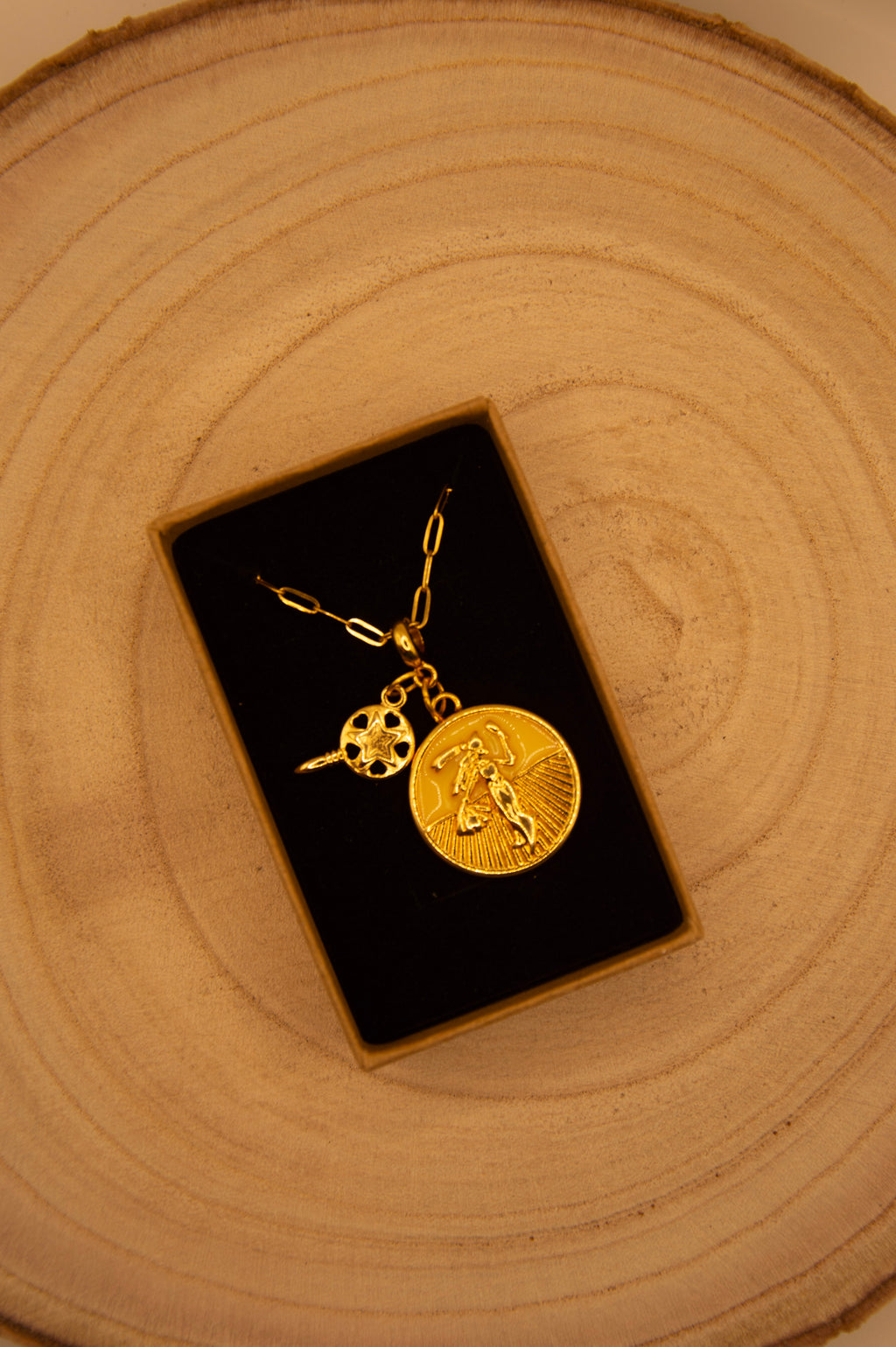 Medalhão Sagrado: A Força do Orixá